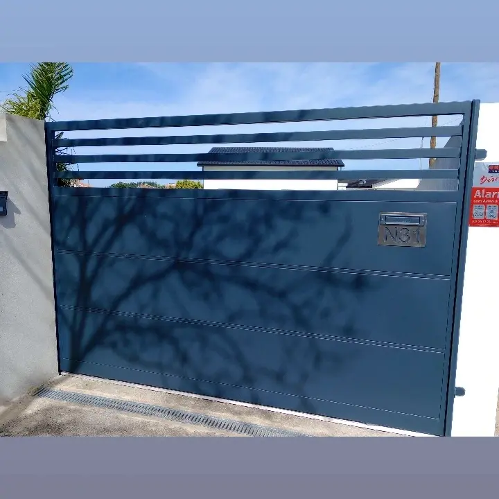 Portão metálico fabricado pela Serralharia Pinho